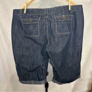 Lee Riders Copper, knee length, dark denim shorts